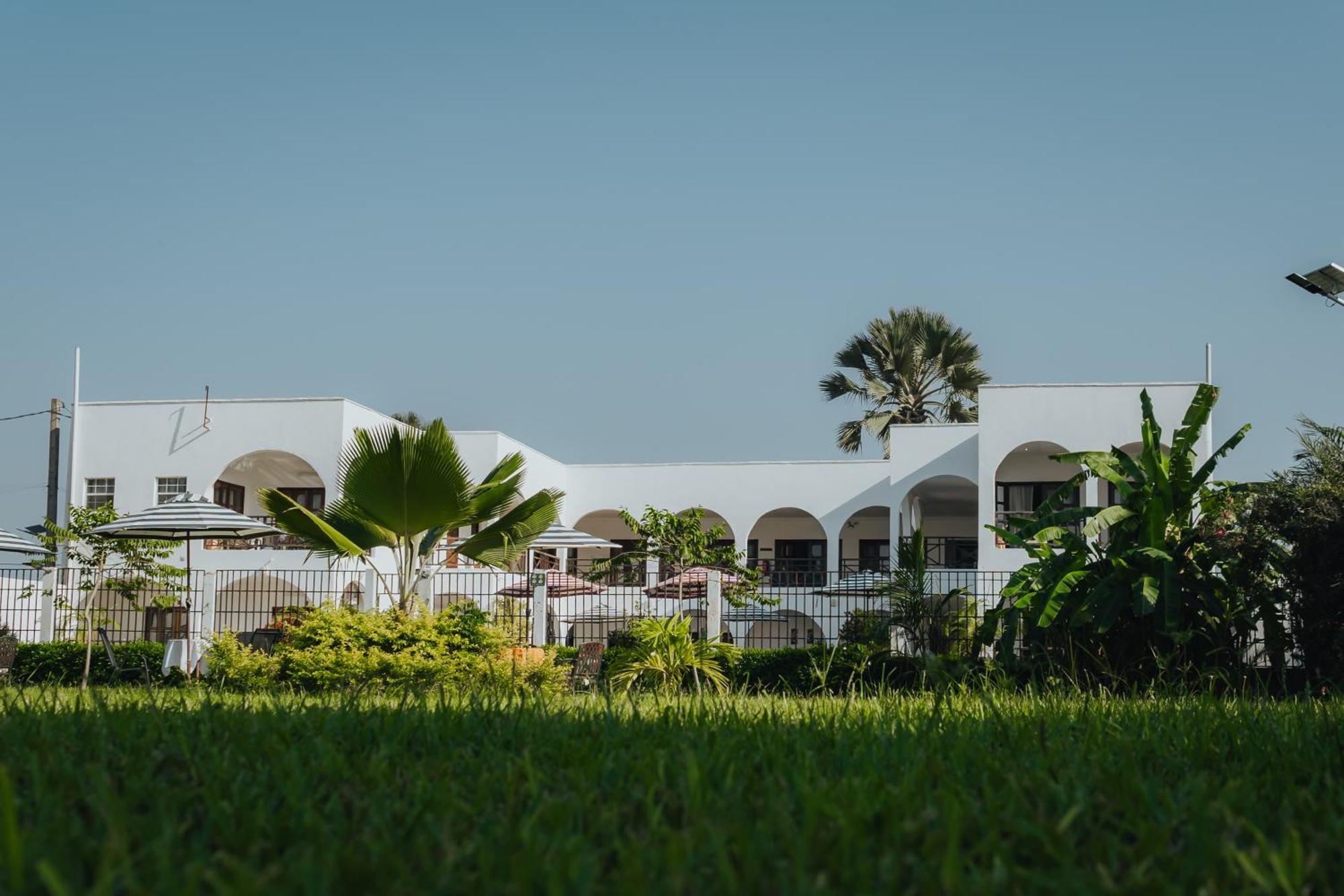 Harmony Resort Boutique Hotel Banjul Exterior photo